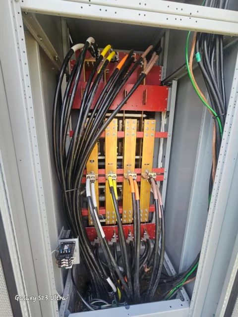 Large feeder cables terminated inside a switchboard section
